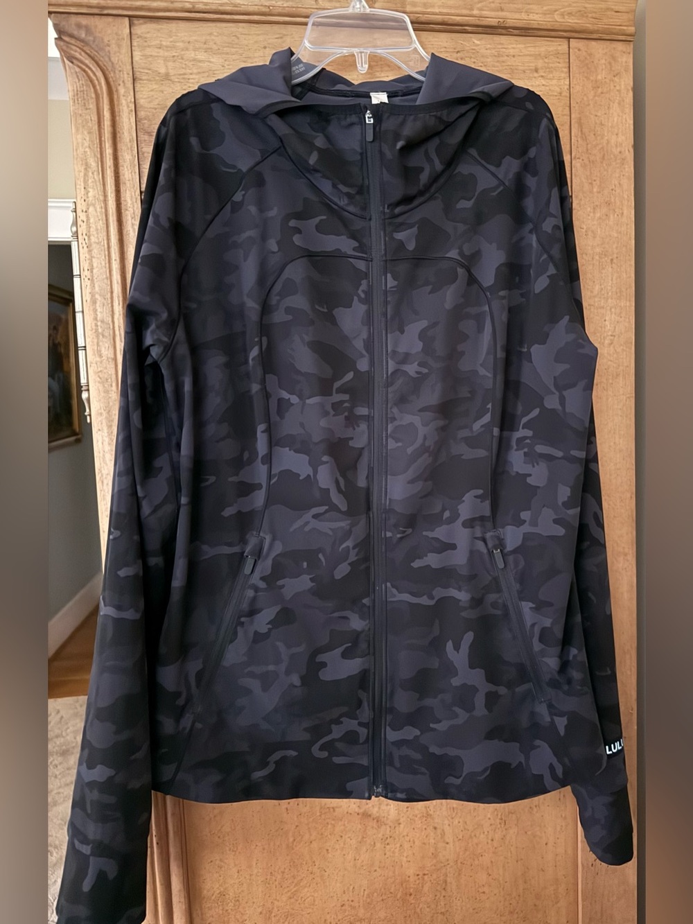 Lululemon Black Camo Hooded Zip Shell Jacket - Ladies 14 - Picture 3 of 4